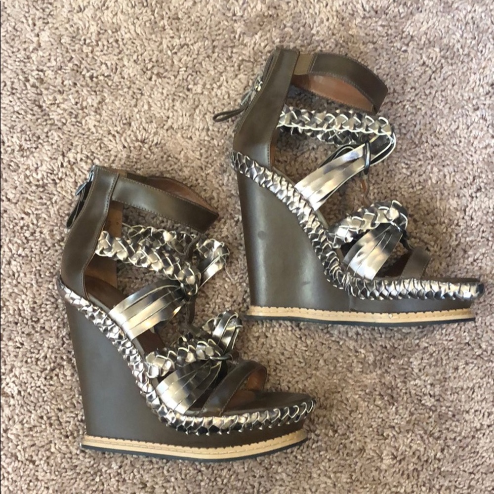 Wedge brown metallic sandal